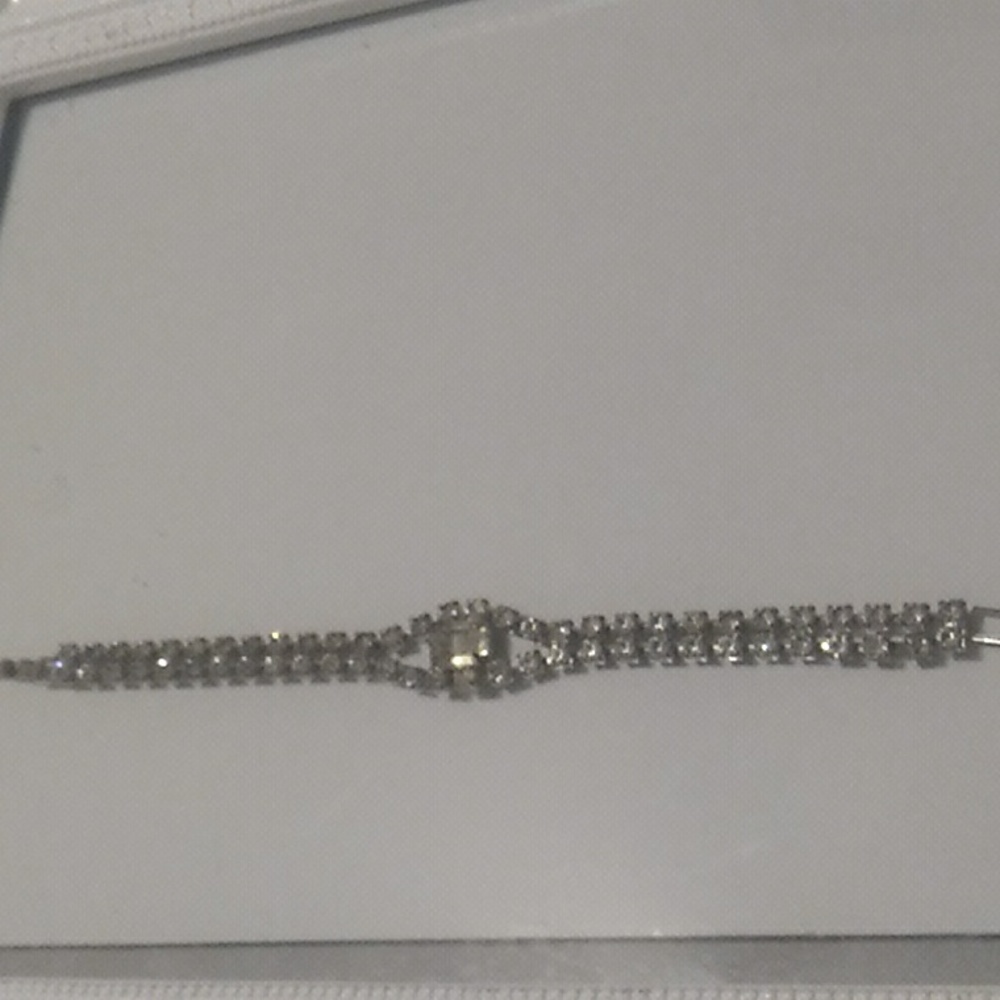 Rhinestone Bracelet Unique Setting - Picture 3 of 5